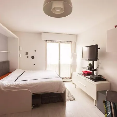 Paris A Portee De Main * Кретей